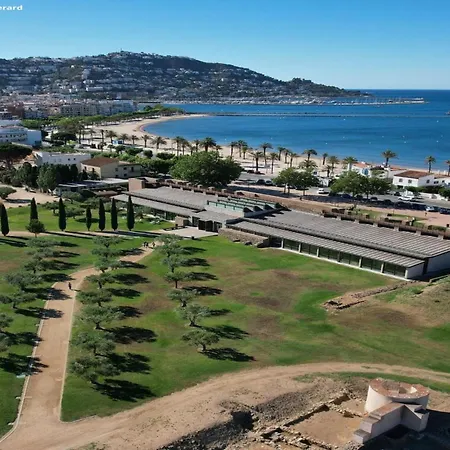 In With Waterfront Views *