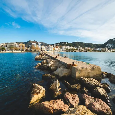 In With Waterfront Views * Roses