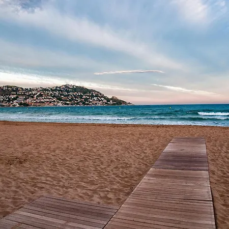 Appartement In With Waterfront Views *