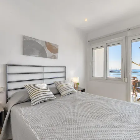 アパート In With Waterfront Views *