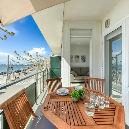 アパート In With Waterfront Views *