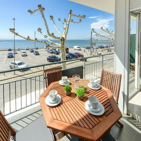 アパート In With Waterfront Views ロザス